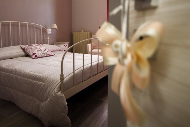 Camera Rossa (Medium)